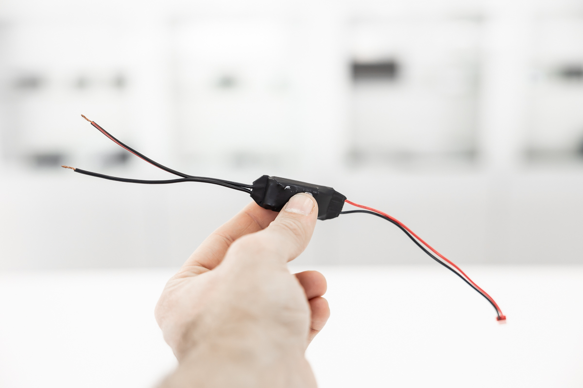 Trasformatore per Mini Videocamere e Cimici Spia da 12V a 3,7V per Auto - immagine 6