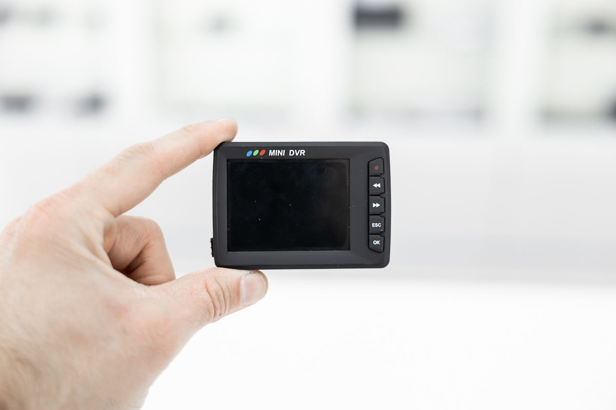 Microcamera con DVR in ottica a bottone HD con monitor CAM.23