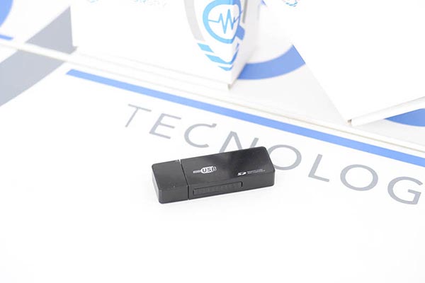 Spycam occultata in memoria USB con risoluzione HD e fotocamera