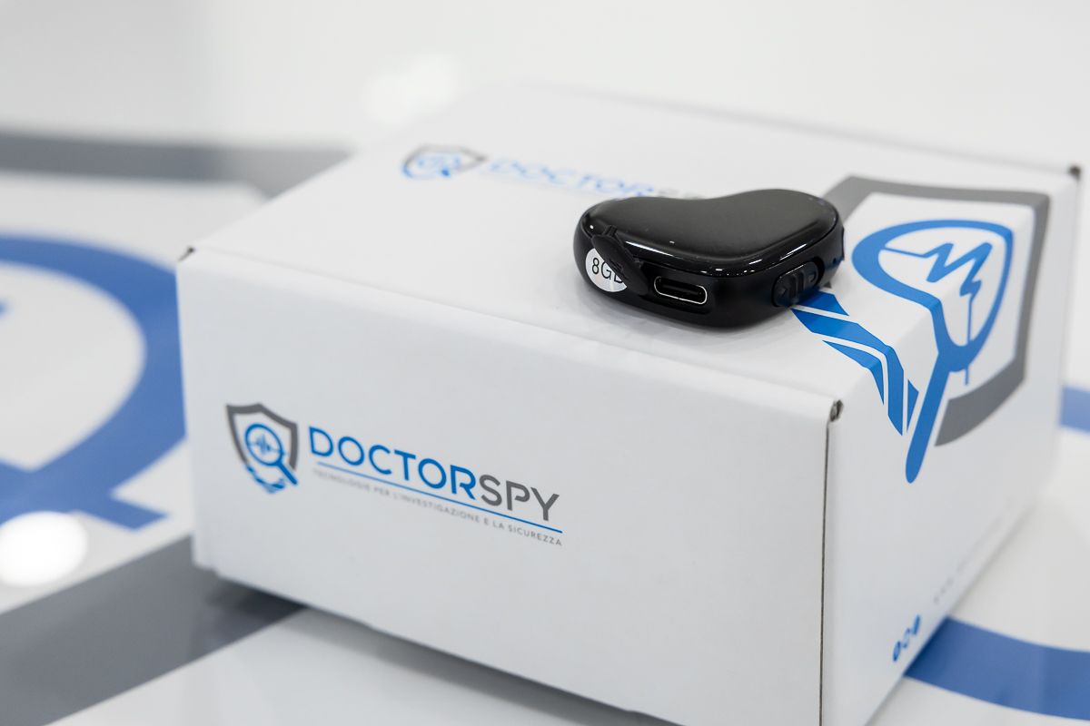 Micro registratore audio occultato in ciondolo a forma di cuore 8 GB REC.07