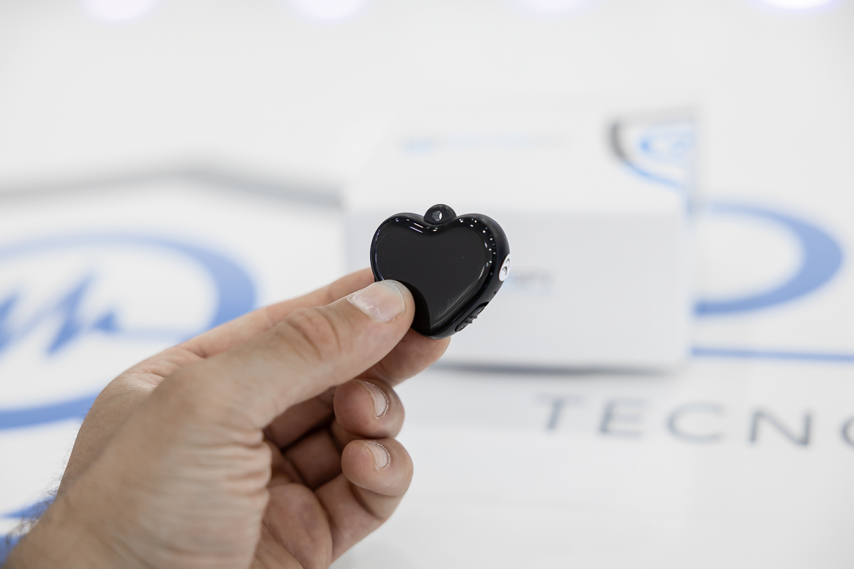 Micro registratore audio occultato in ciondolo a forma di cuore 8 GB REC.07