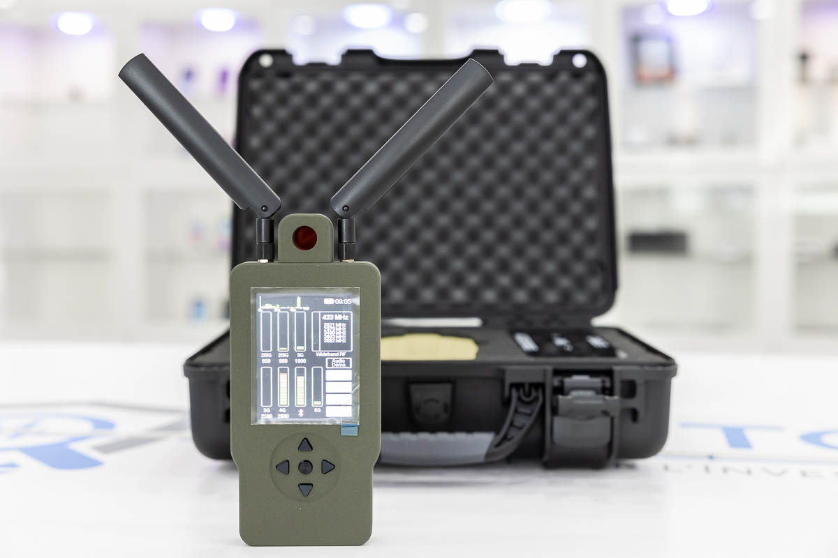 Rilevatore di microspie Palladium 21 Eskan Electronics analogico e digitale 10 GHz fino al 5G con rilevamento ottiche delle telecamere nascoste e misurazione della distanza RIL.34