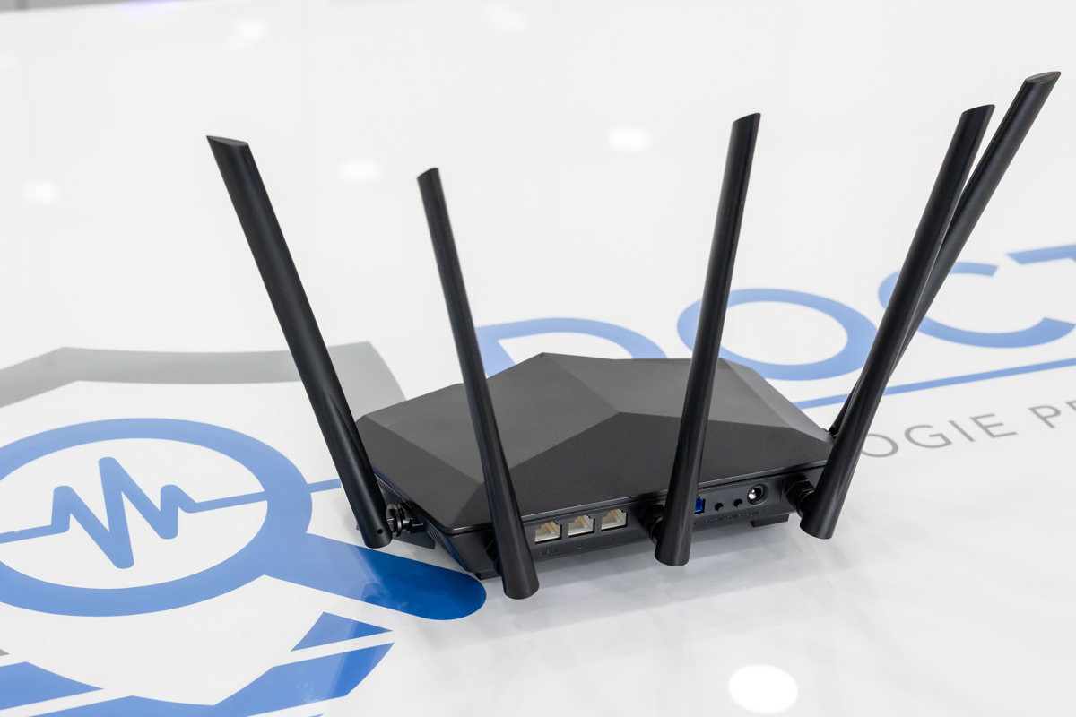 Microcamera wifi full HD occultata in finto router con motion detection CAM.W.33