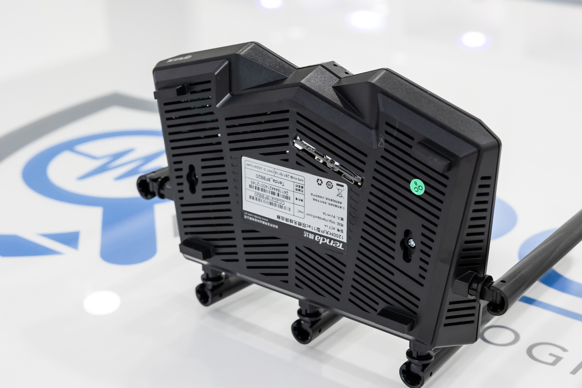 Microcamera wifi full HD occultata in finto router con motion detection CAM.W.33