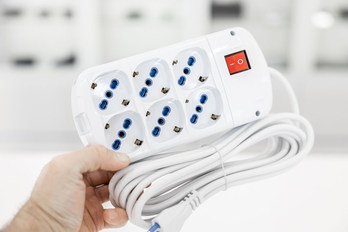 Micro spia wifi in ciabatta multipresa elettrica 220v MIC.W.01