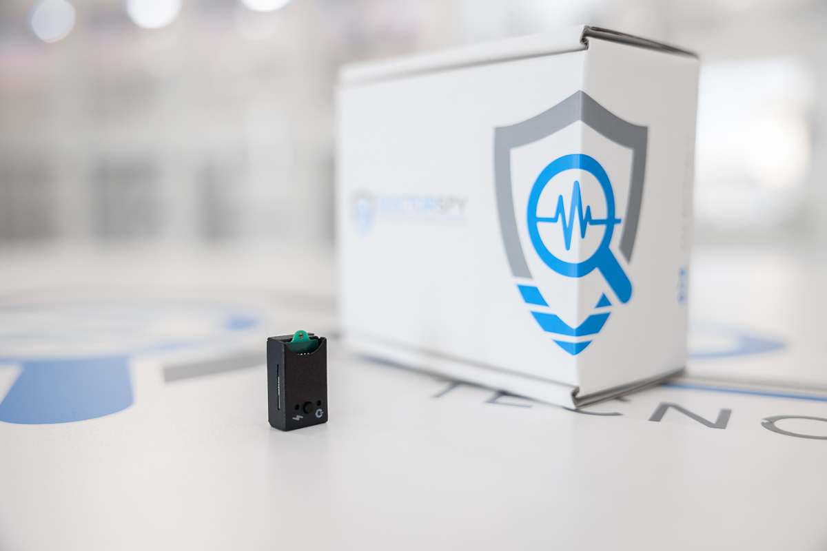 Registratore ambientale professionale con attivazione vocale e batteria con lunga autonomia REC.V.26