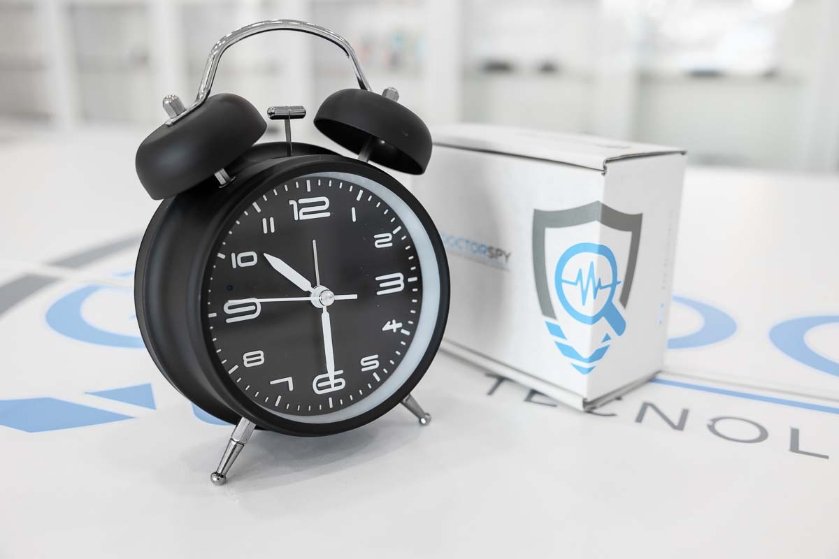 Mini telecamera wifi p2p in sveglia analogica CAM.W.53