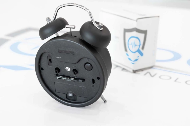Sveglia a doppia campana da 10,2 cm, sveglia forte con retroilluminazione per camera da letto, orologio digitale a batteria (colore: nero