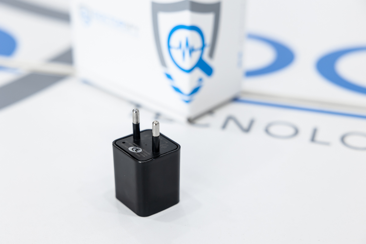 Mini telecamera con DVR full HD nascosta in alimentatore USB 16 GB CAM.37