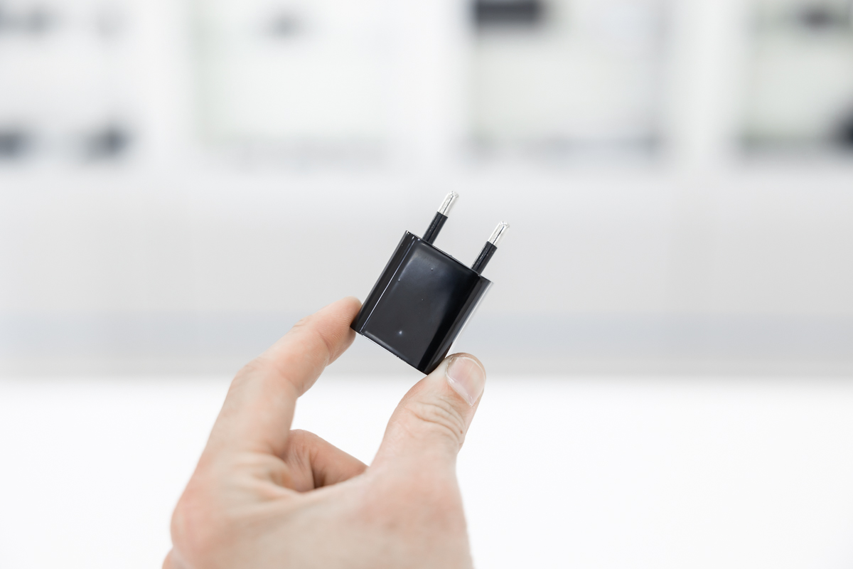 Mini telecamera con DVR nascosta in alimentatore USB full HD 16 GB CAM.37