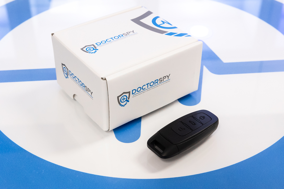 Vista dall'alto della microcamera in telecomando portachiavi CAM.61