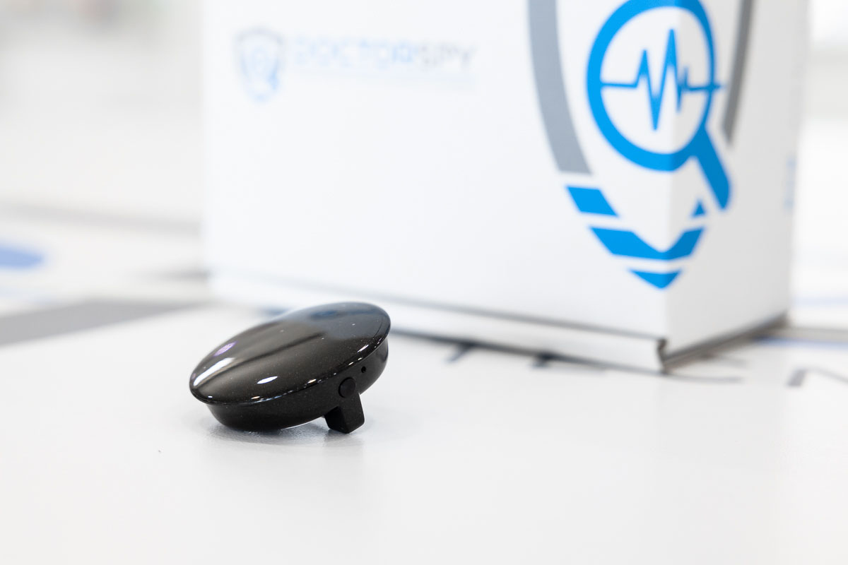 Registratore ambientale con attivazione vocale 8 GB in spilla REC.V.29