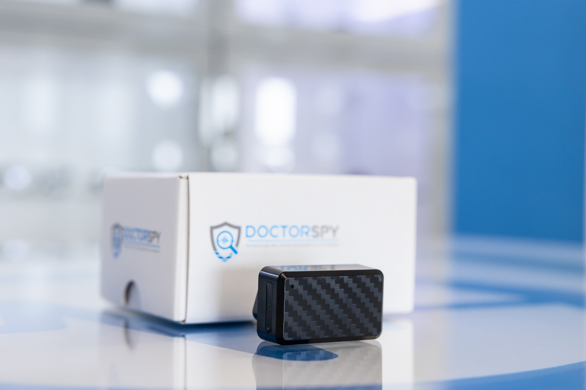 Frontale del localizzatore satellitare per auto LOC.10