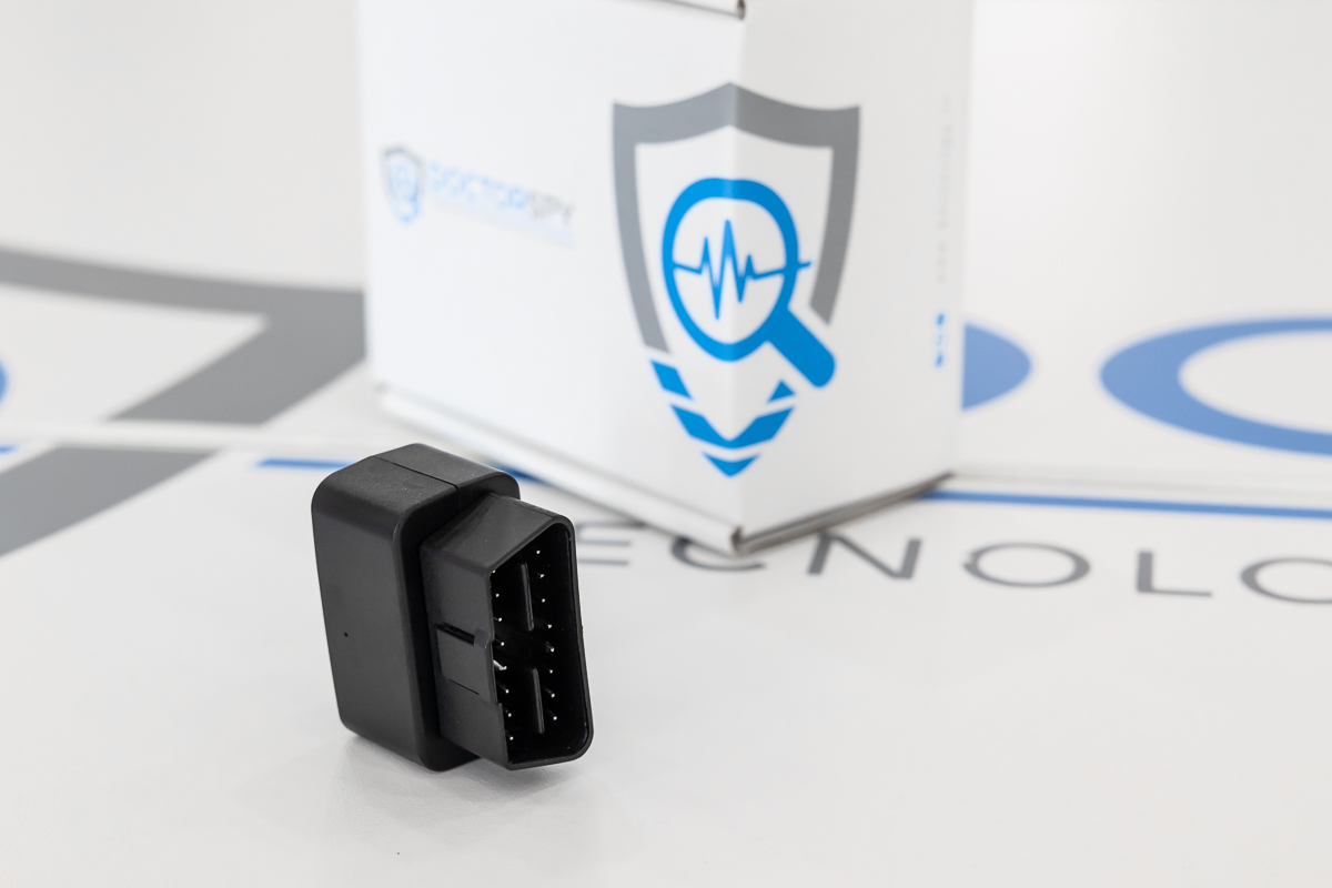 GPS satellitare porta OBD II per auto con funzioni allarme LOC.10