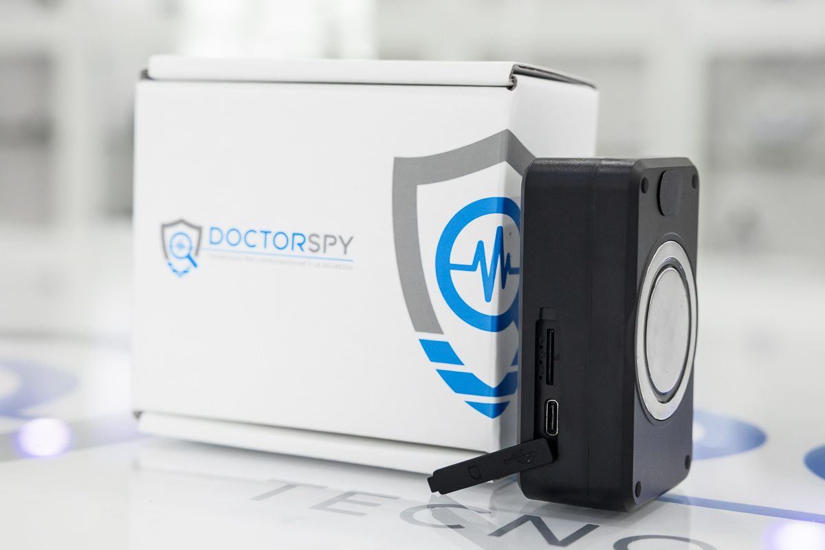 Localizzatore satellitare spia con microfono e scocca magnetica LOC.17