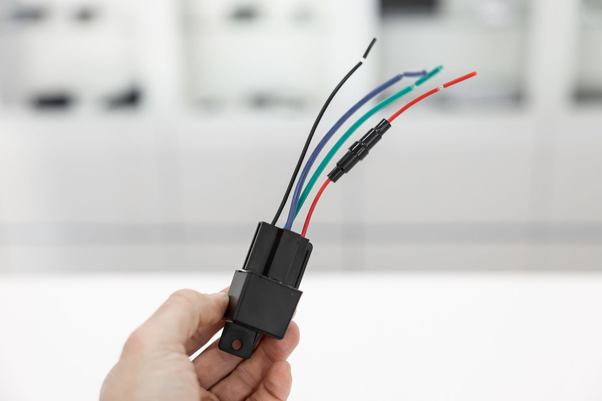 Localizzatore satellitare professionale per auto con blocco motore LOC.16