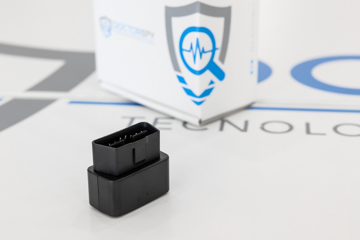 Tracker satellitare per auto porta OBD II con funzioni di allarme LOC.10