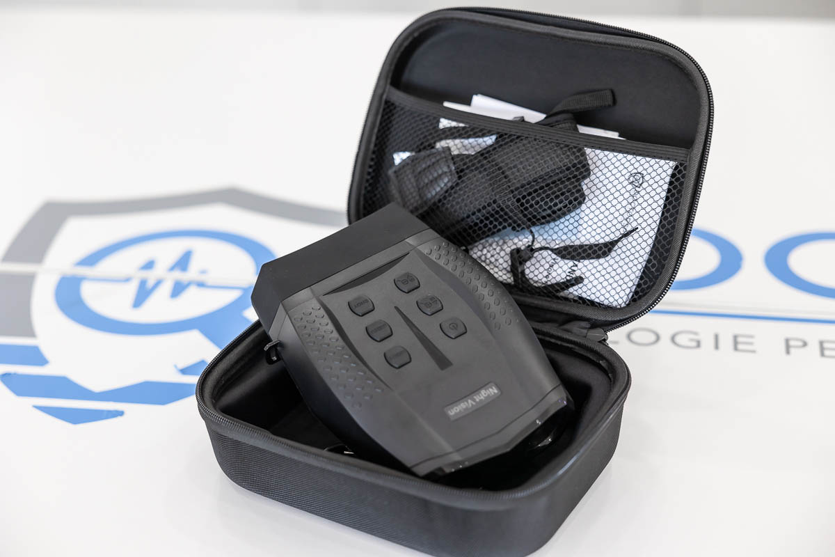 Binocolo digitale per visione notturna e diurna di lungo raggio fino a 600 metri VS.01