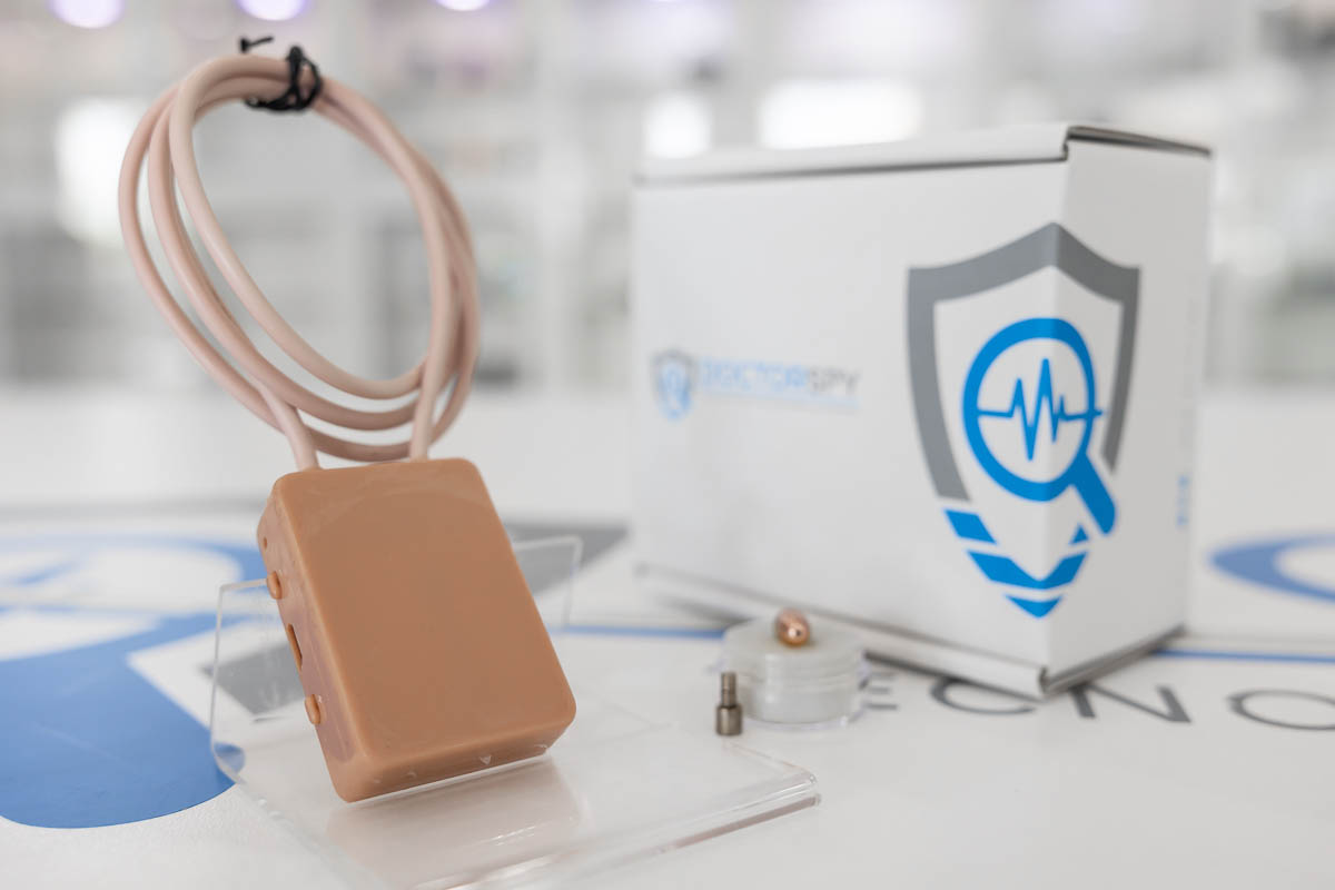 Micro auricolare GSM Bluetooth con collana a induzione 2 auricolari AURIC.07