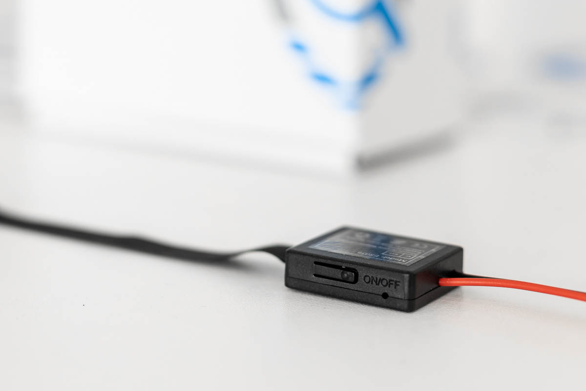 Vista laterale del registratore DVR integrato con pulsante on/off della microcamera nascosta full HD – CAM.04