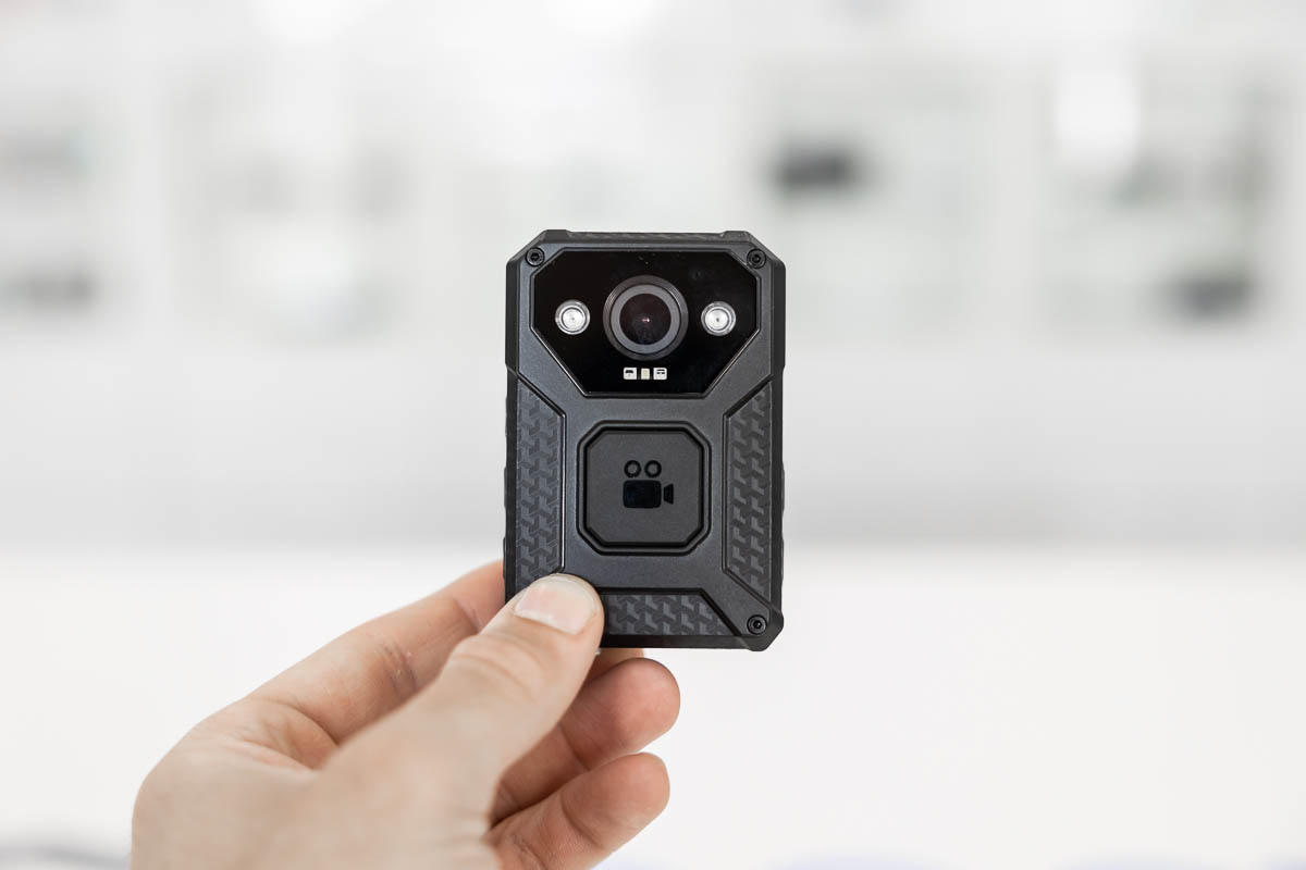 Telecamera da indossare con DVR in qualità 2K, angolo visuale di 140°, dotata di infrarossi, sistema GPS e monitor integrato CAM.84