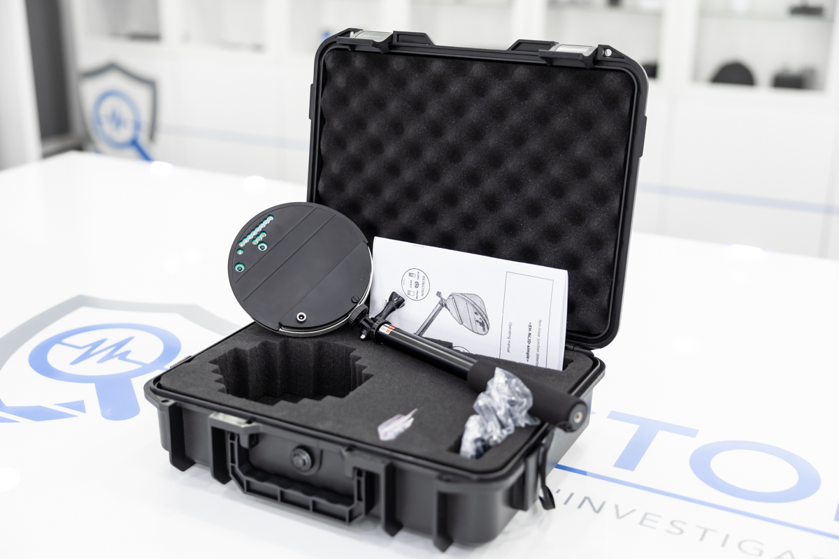 Rilevatore di giunzioni non lineari professionali con antenna polarizzata e asta telescopica RIL.11