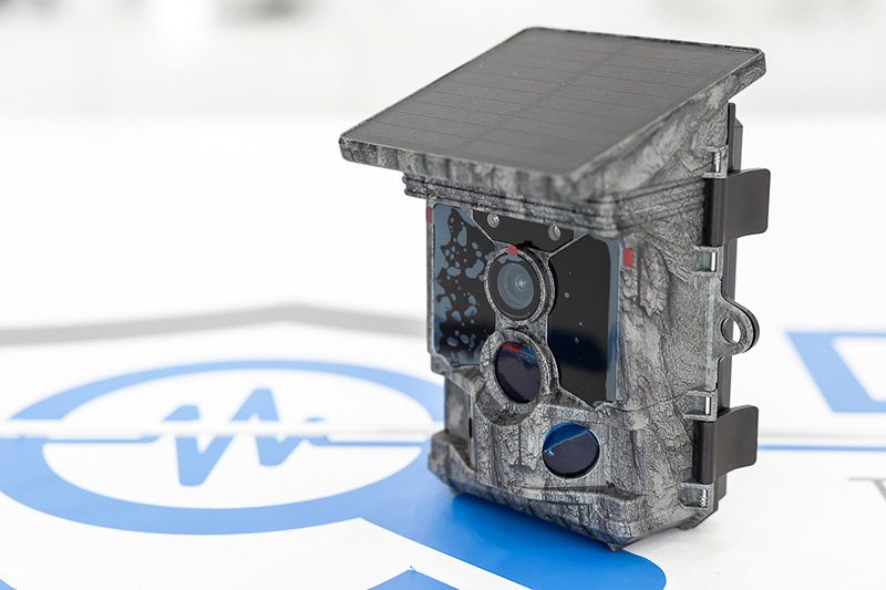 Una fototrappola professionale con pannello solare Doctorspy