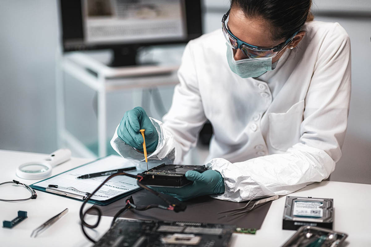 Un analista forense al lavoro