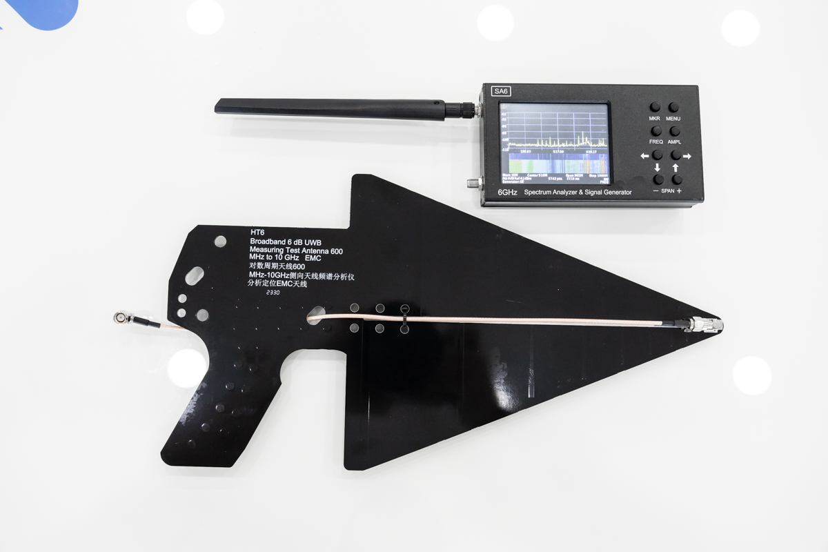 Analizzatore di spettro portatile 6 GHz con generatore di segnale + antenna log periodica per 3G, 4G, LTE, CDMA, DCS, GSM, GPRS, GLONASS RIL.30