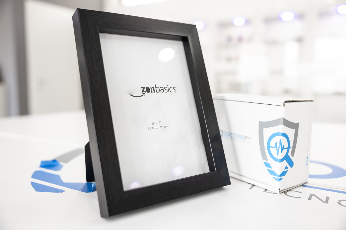 Micro telecamera wifi p2p full HD audio e video occultata in cornice foto di Amazon DES.02