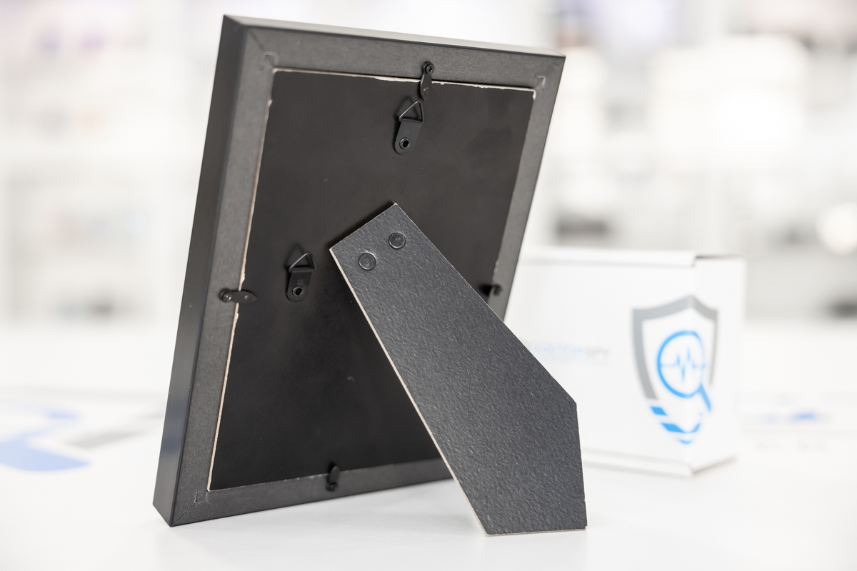 Micro telecamera wifi p2p full HD audio e video occultata in cornice foto di Amazon DES.02