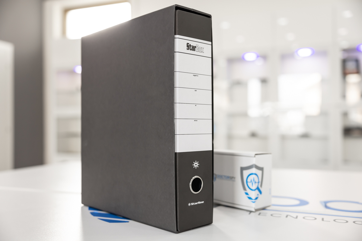 Mini telecamera wifi P2P full HD audio e video occultata in faldone per documenti A4 DES.01