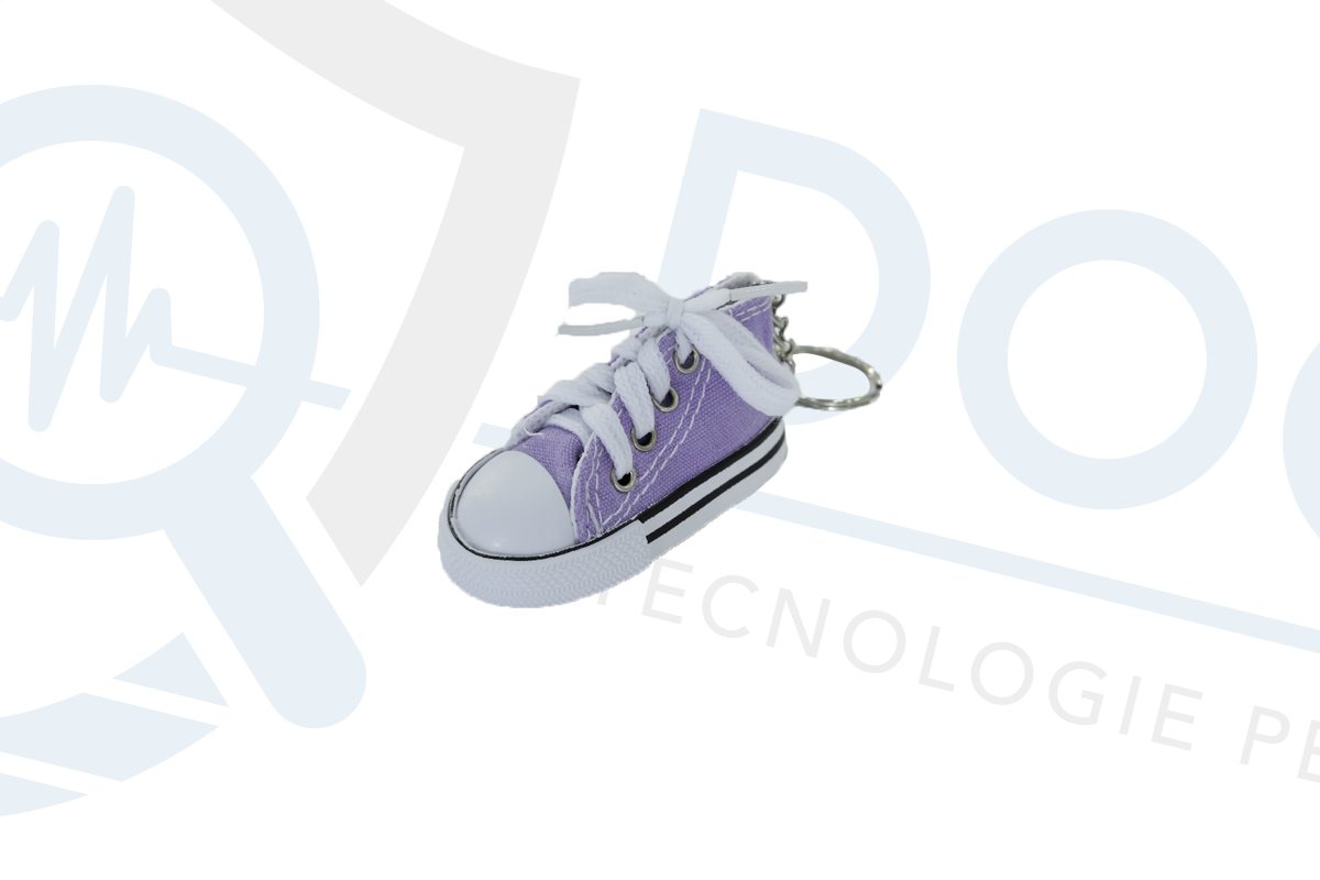 Registratore audio con VOX e memoria integrata da 16 GB con 28 ore di autonomia occultato in portachiavi scarpetta Converse DES.08