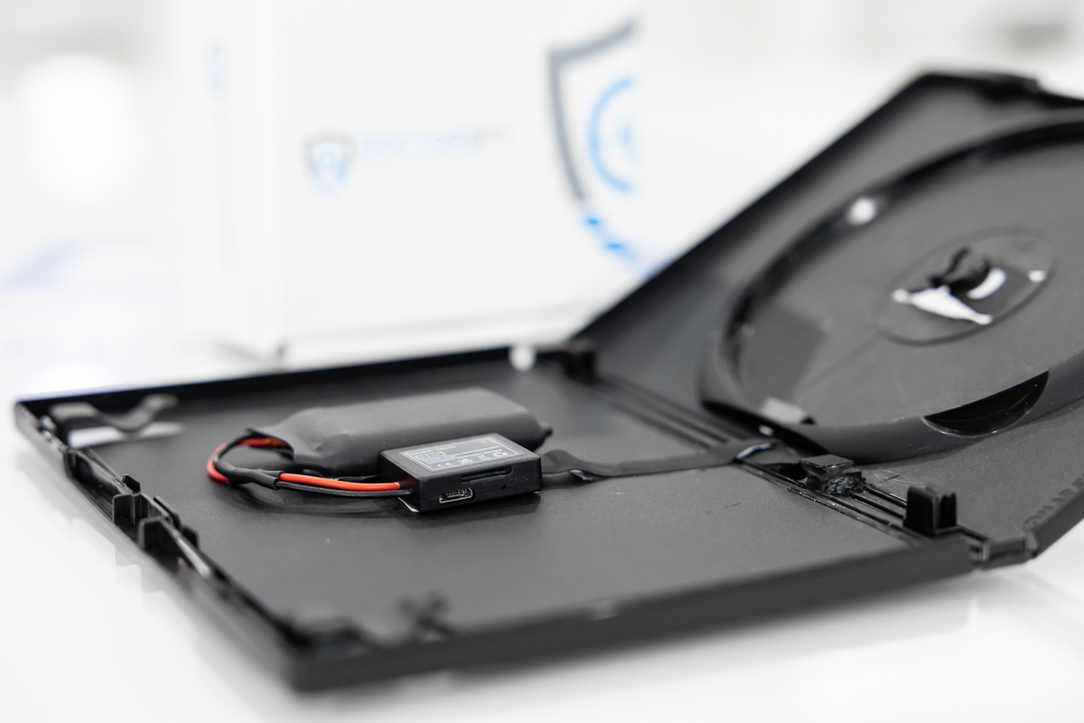 Telecamera spia con DVR audio video full HD con ottica grandangolare occultata in custodia DVD DES.05