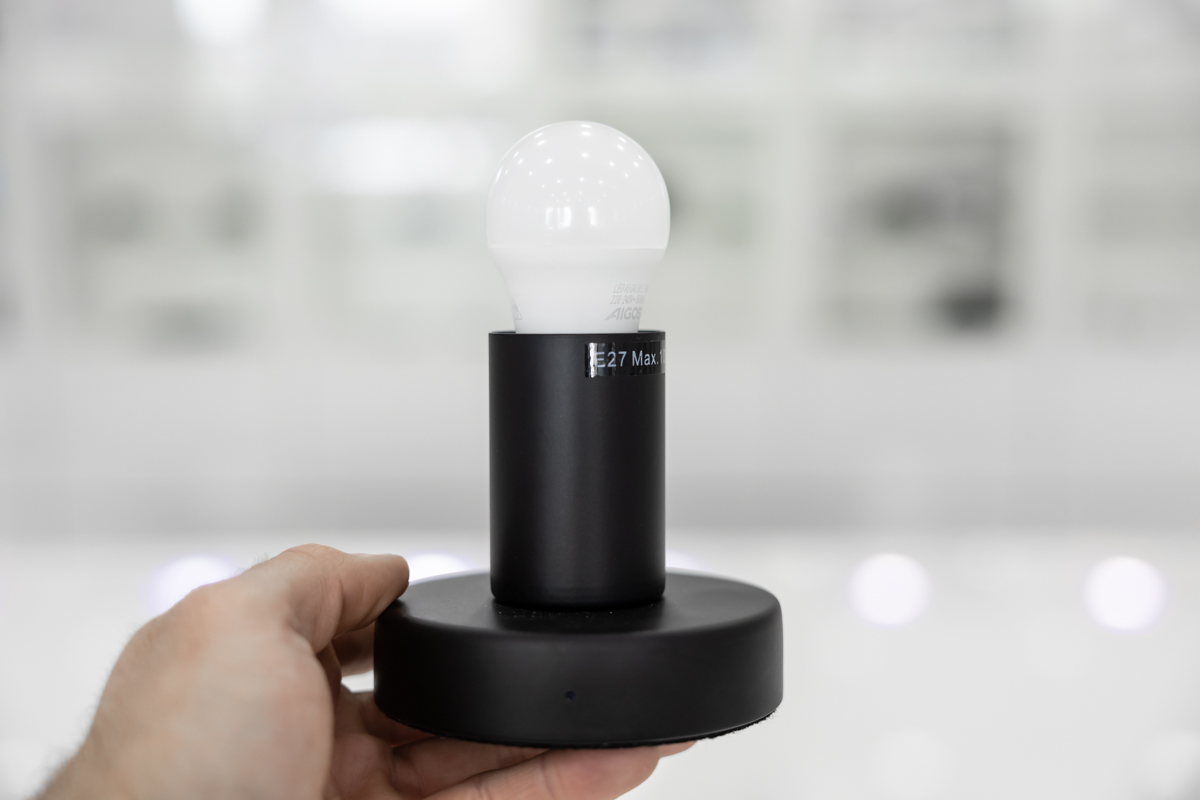 Microcamera full HD con DVR occultata in lampada da tavolo con lampadina a vista CAM.18