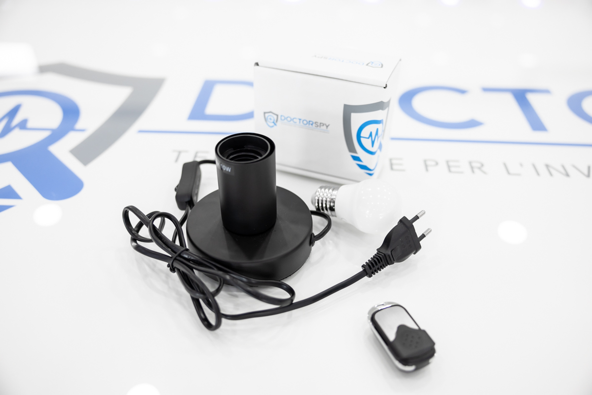 Microcamera full HD con DVR occultata in lampada da tavolo con lampadina a vista CAM.18