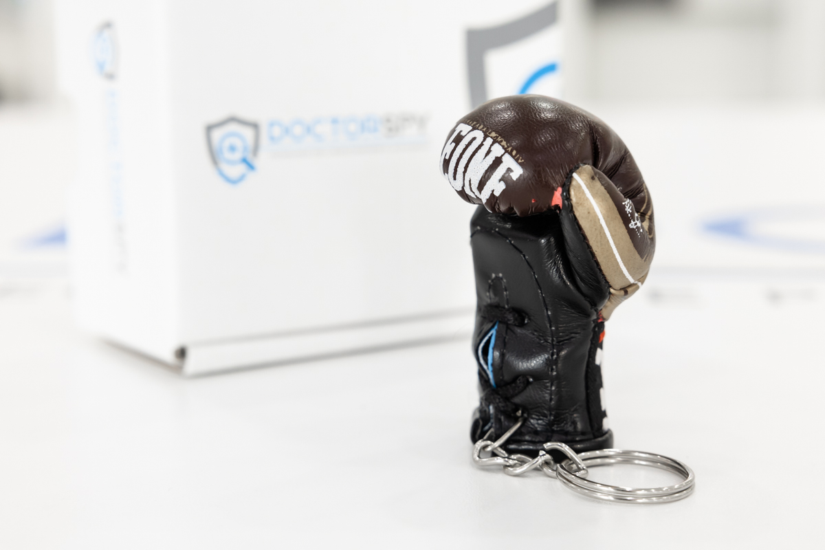 Registratore audio con VOX e memoria integrata da 16 GB con 28 ore di autonomia occultato in portachiavi a forma di guantone da pugilato DES.09