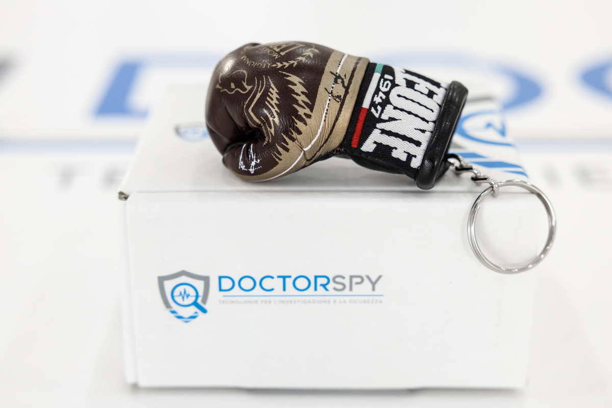 Registratore audio con VOX e memoria integrata da 16 GB con 28 ore di autonomia occultato in portachiavi a forma di guantone da pugilato DES.09