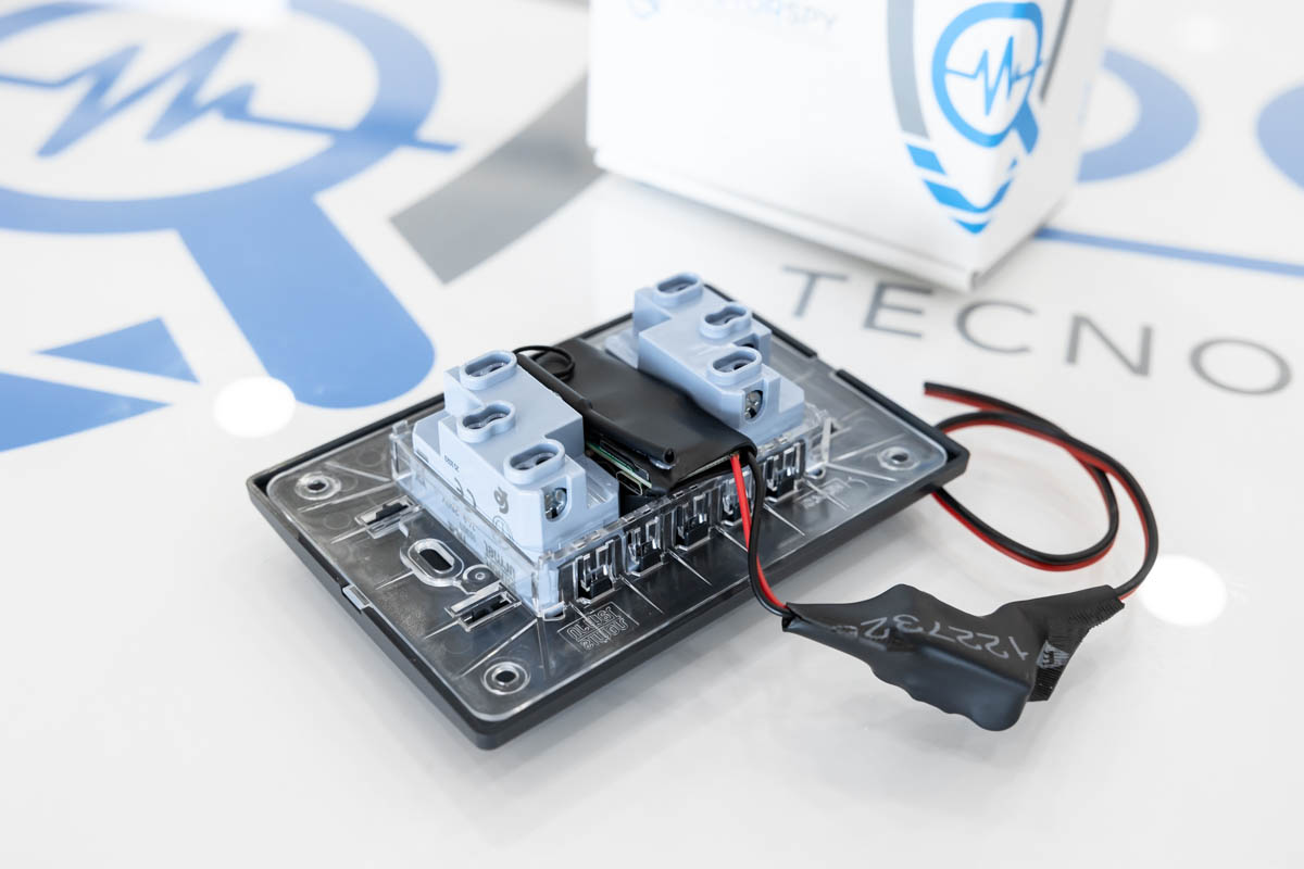 Microcamera wifi full HD occultata in presa di corrente CAM.W.08