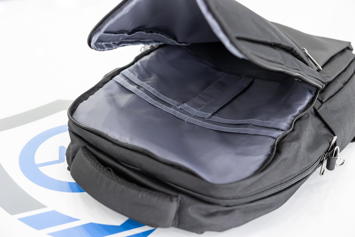 Localizzatore satellitare professionale occultato in zainetto nero impermeabile DES.14