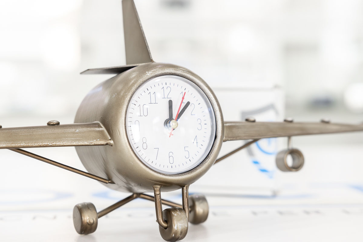 Microspia GSM di lunga durata occultata in orologio da tavolo a forma di aeroplano DES.27