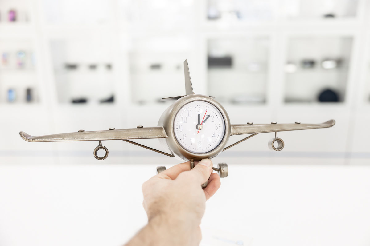 Microspia GSM di lunga durata occultata in orologio da tavolo a forma di aeroplano DES.27