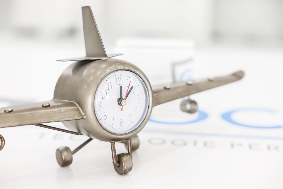 Microspia GSM di lunga durata occultata in orologio da tavolo a forma di aeroplano DES.27