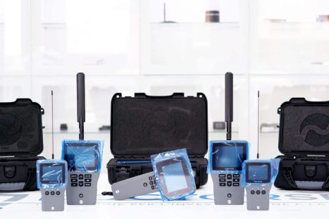 Un gruppo di rilevatori di microspie professionali Doctorspy