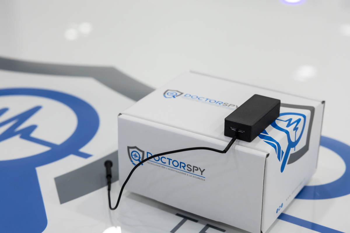 Micro registratore digitale professionale con attivazione vocale, microfono esterno e memoria da 8 GB REC.V.41