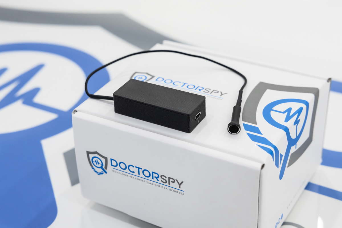 Micro registratore digitale professionale con attivazione vocale, microfono esterno e memoria da 8 GB REC.V.41