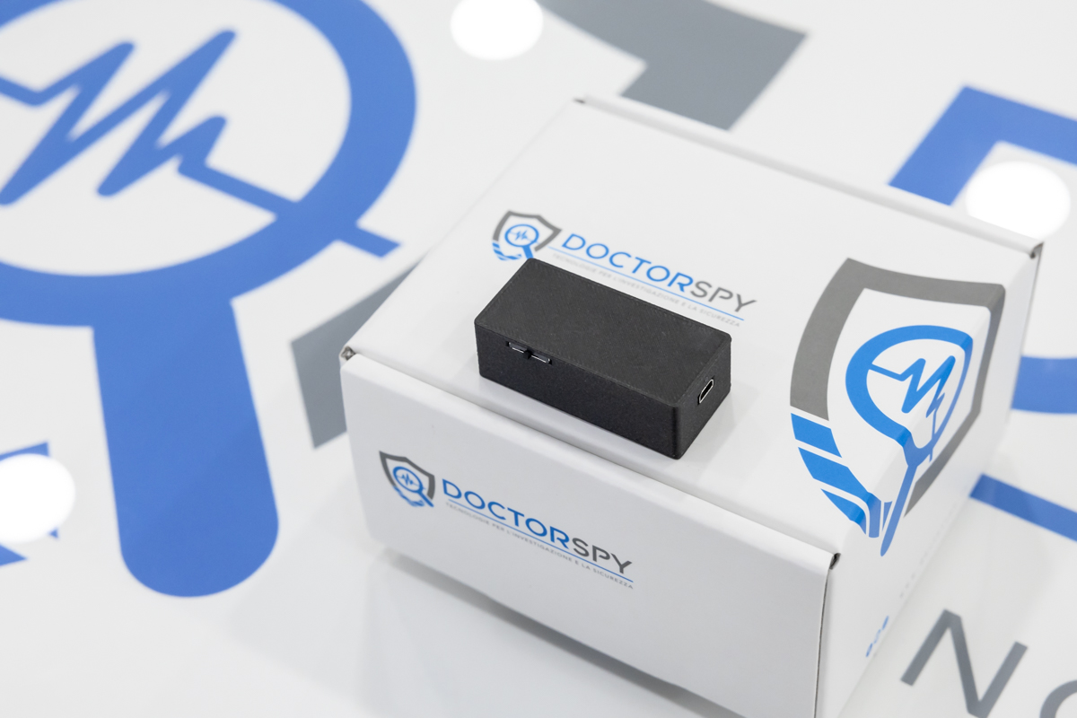 Micro registratore digitale VOX 8 GB con autonomia di 200 ore in stand-by e 75 ore in continuato REC.V.42