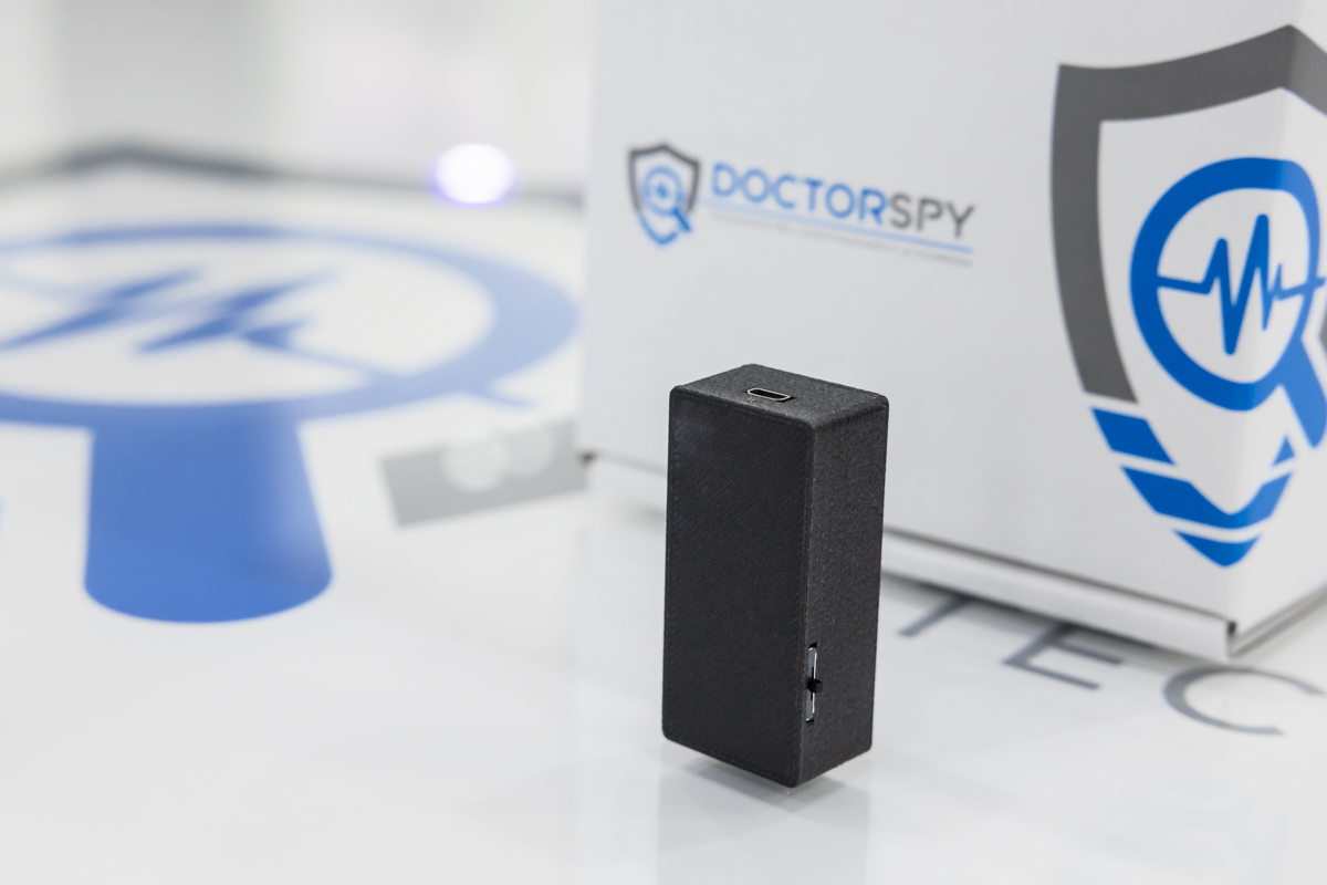 Micro registratore digitale VOX 8 GB con autonomia di 200 ore in stand-by e 75 ore in continuato REC.V.42