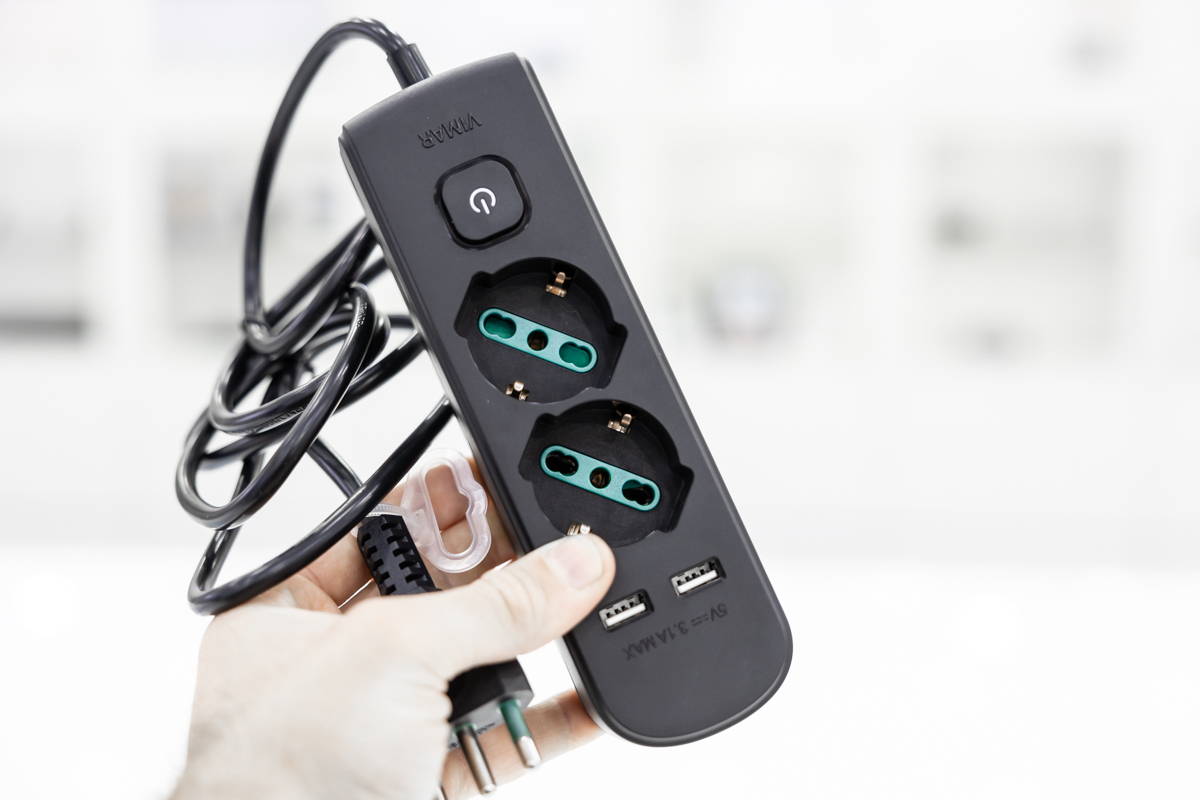 Microcamera wifi full HD occultata in ciabatta multipresa nera CAM.W.09