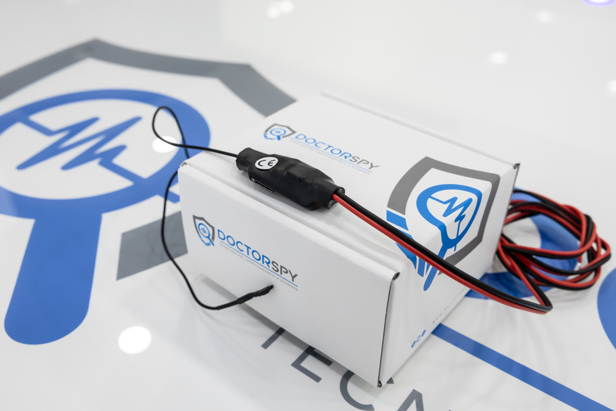 Microspia GSM professionale a corrente con alimentazione da 12V, microfono esterno, attivazione vocale e funzione di localizzazione GPS MIC.G.19